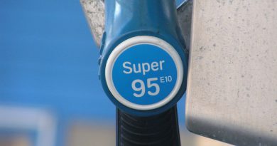 E10