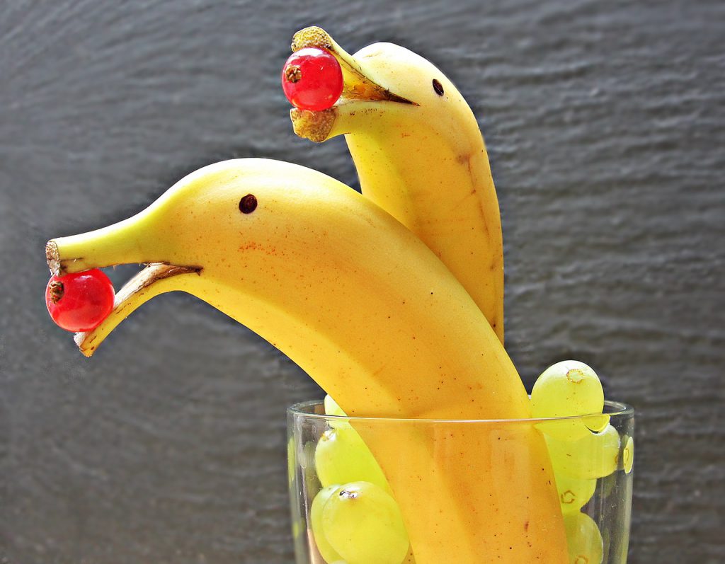 Czy warto codziennie jeść banany? 10 delfin bananas 1737840 1280