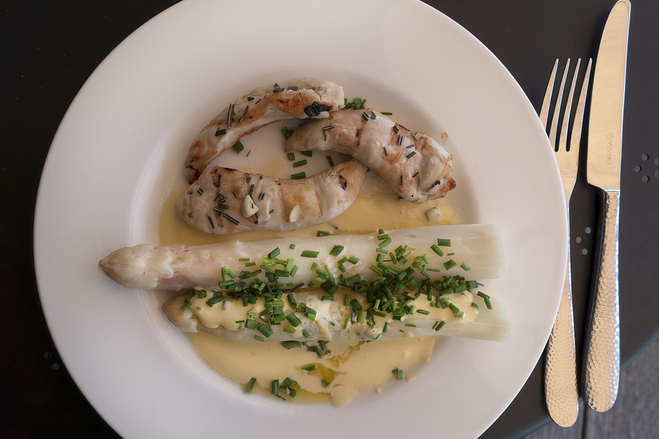 'Białe złoto' Holandii: 10 ciekawostek, prawd i mitów o szparagach 21 eat 3347288 960 720
