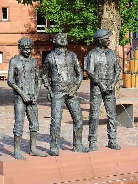 Efekt uboczny obostrzeń antywirusowych w Holandii: „Wszyscy robią to w krzakach!” 11 pee 2267911 640