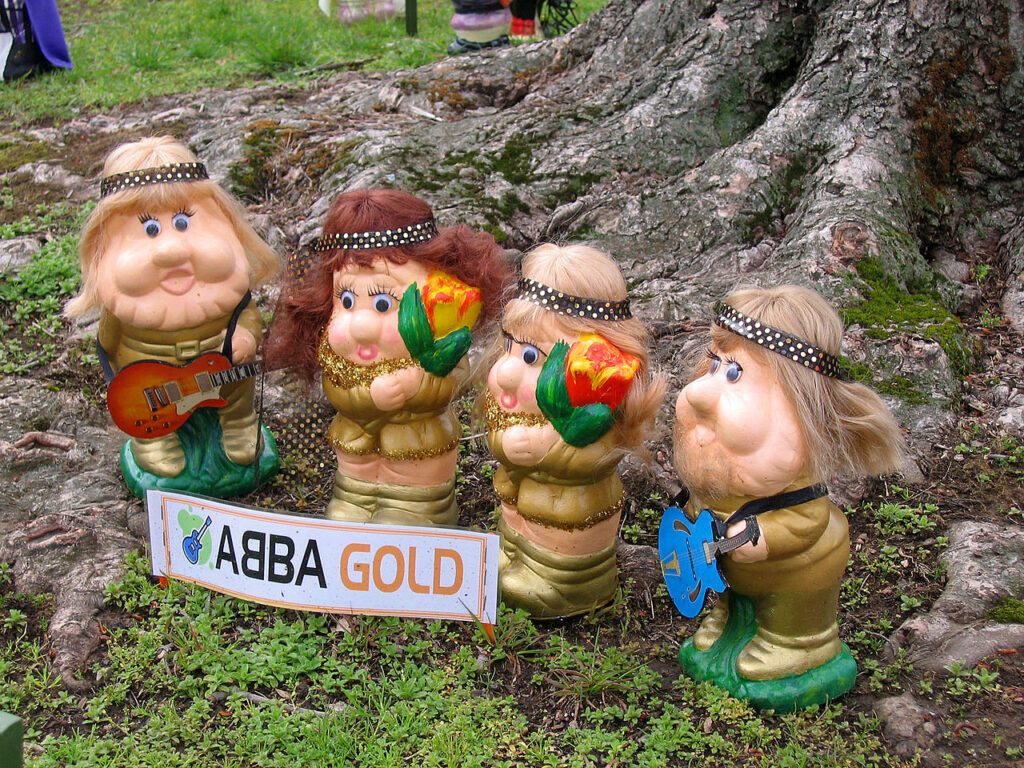 Rozrywka: ABBA zapowiada pięć nowych piosenek, ale dopiero... w 2021 roku! 10 1280px Abba gold dwarves