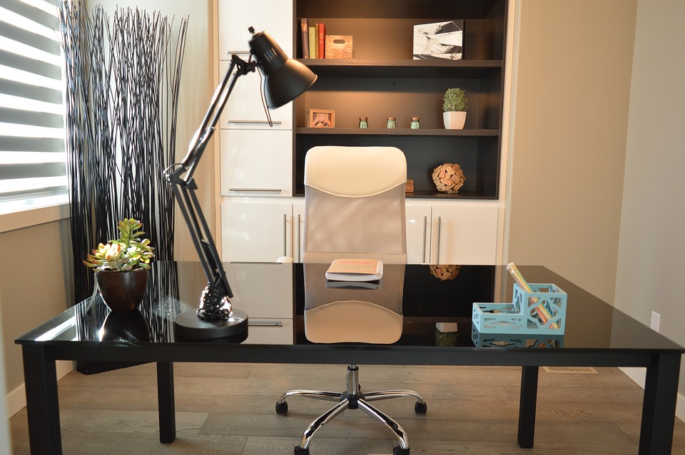 Praca w domu staje się normą - pierwsze firmy w Holandii zamykają biura! 10 office 1078869 960 720
