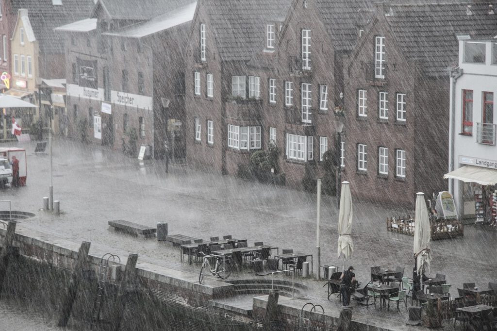 Dramatyczne wieści dla osób spędzających wakacje w Holandii! 8 rain 1479303 1280