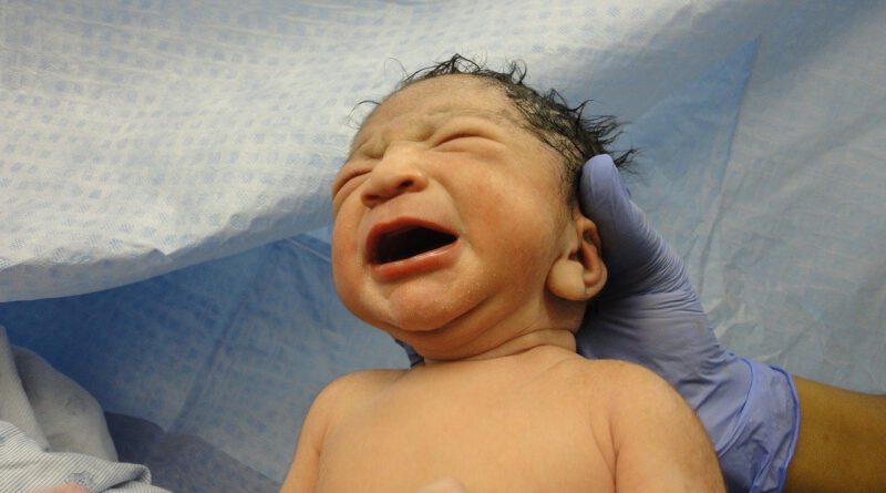 Holandia poród noworodek urodzenie dziecka 2020