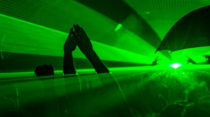 Holandoa impreza dyskoteka koronawirus Ede Policja 2020