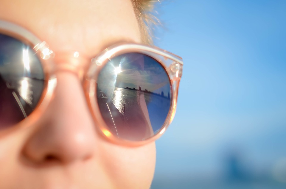 Holenderscy eksperci o koronawirusie: Zanim nadejdzie szczepionka, łykaj witaminę D! 10 sunglasses 1209619 960 720