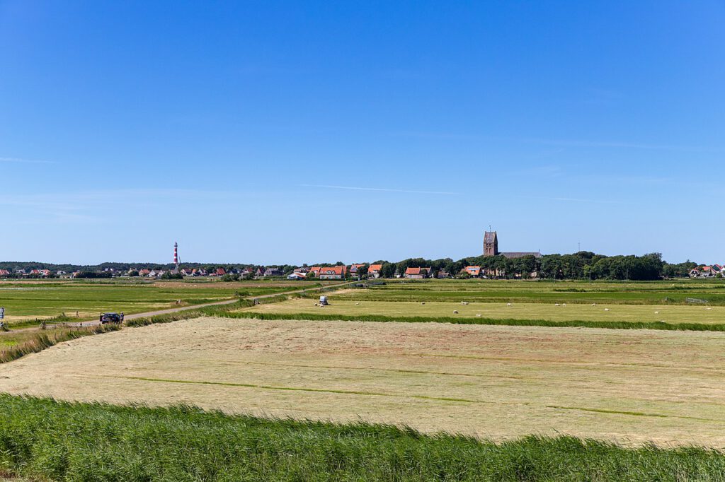 Nie wiesz dokąd się wybrać? Oto 5 najpiękniejszych wiosek w Holandii (2020) 13 1280px Hollum Ameland view