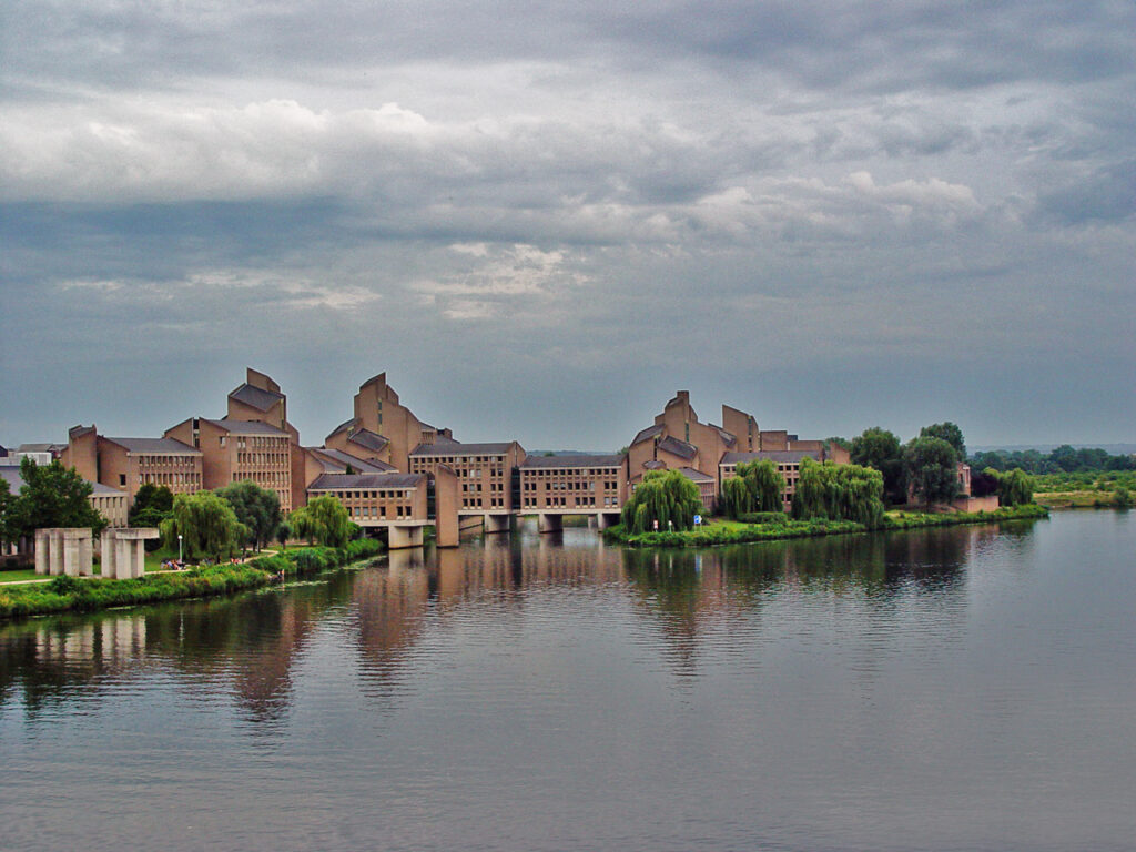 Holandia: Chcesz zdrowo mieszkać? Jedź do Groningen! 12 Provincial Government Buildings on the Meuse