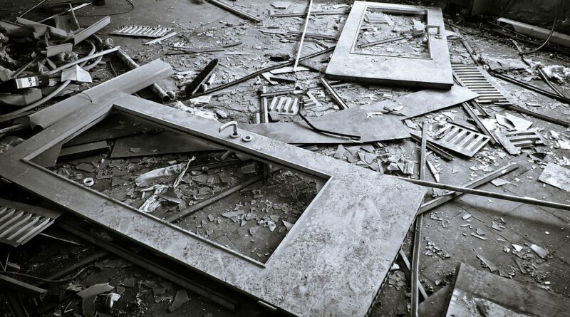 Holandia Polacy demolka zniszczenia alkohol narkotyki 2020 policja