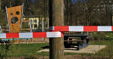 Holandia koronawirus blokada lockdown godzina policyjna zakaz odwiedzin