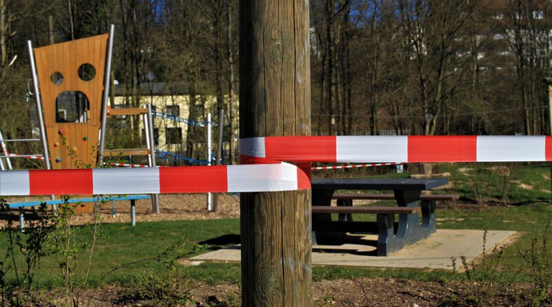 Holandia koronawirus blokada lockdown godzina policyjna zakaz odwiedzin