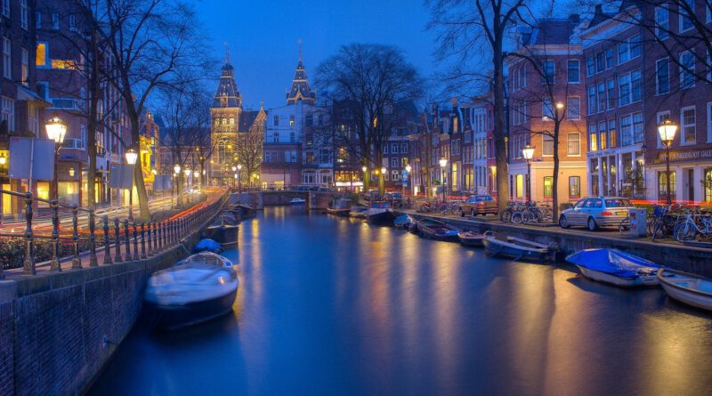 Holandia, godzina policyjna, Amsterdam, obostrzenia,
