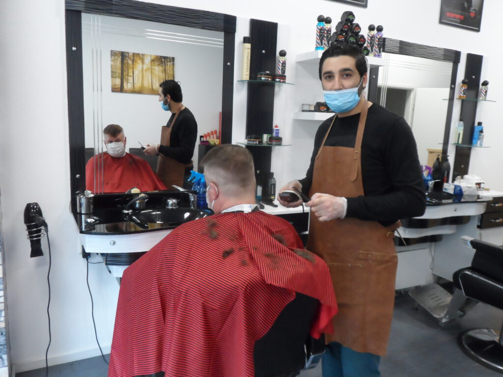 Fryzjerzy wrócili do pracy, ale znalezienie wolnego terminu graniczy z cudem 10 SAM 0538