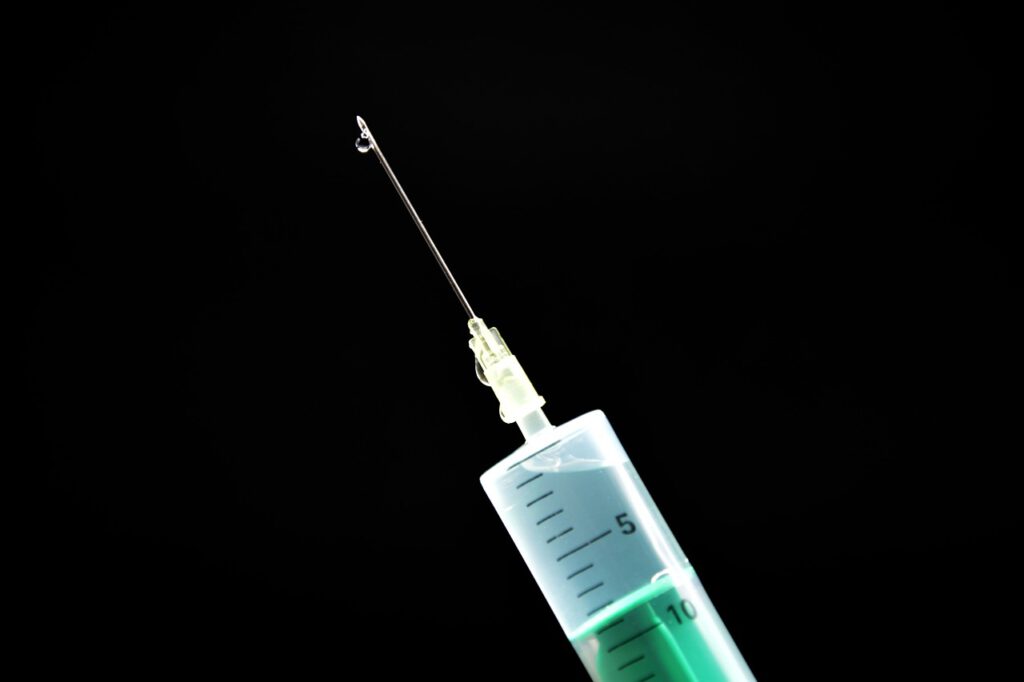 Szczepionka z Lejdy zatwierdzona. Wystarczy 1 dawka i można ją przechowywać w lodówce! 9 syringe 5917297 1280