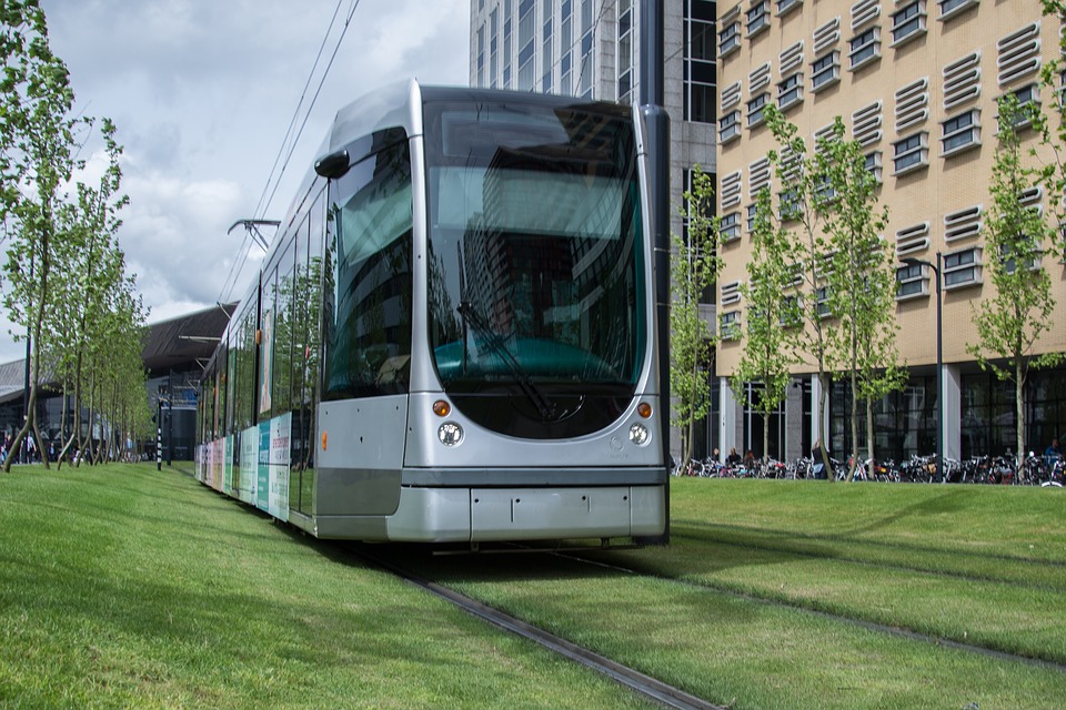 Jak to możliwe? Pracują w domu, ale nadal dostają nieopodatkowany zwrot kosztów podróży 9 tram 1481395 960 720