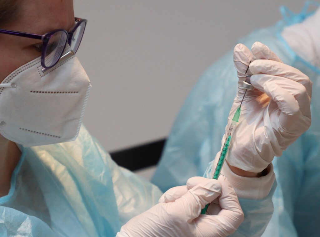 Szczepionka z Lejdy zatwierdzona. Wystarczy 1 dawka i można ją przechowywać w lodówce! 8 vaccination 5884513 1280