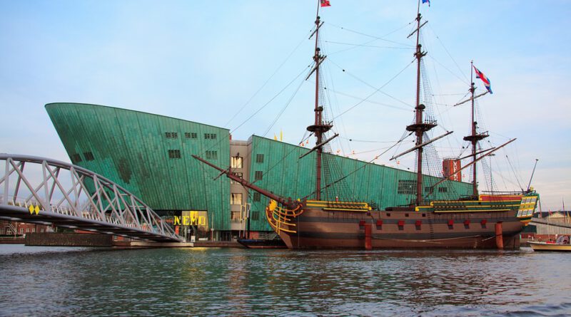Holandia koronawirus obostrzenia muzea atrakcje Nemo Amsterdam