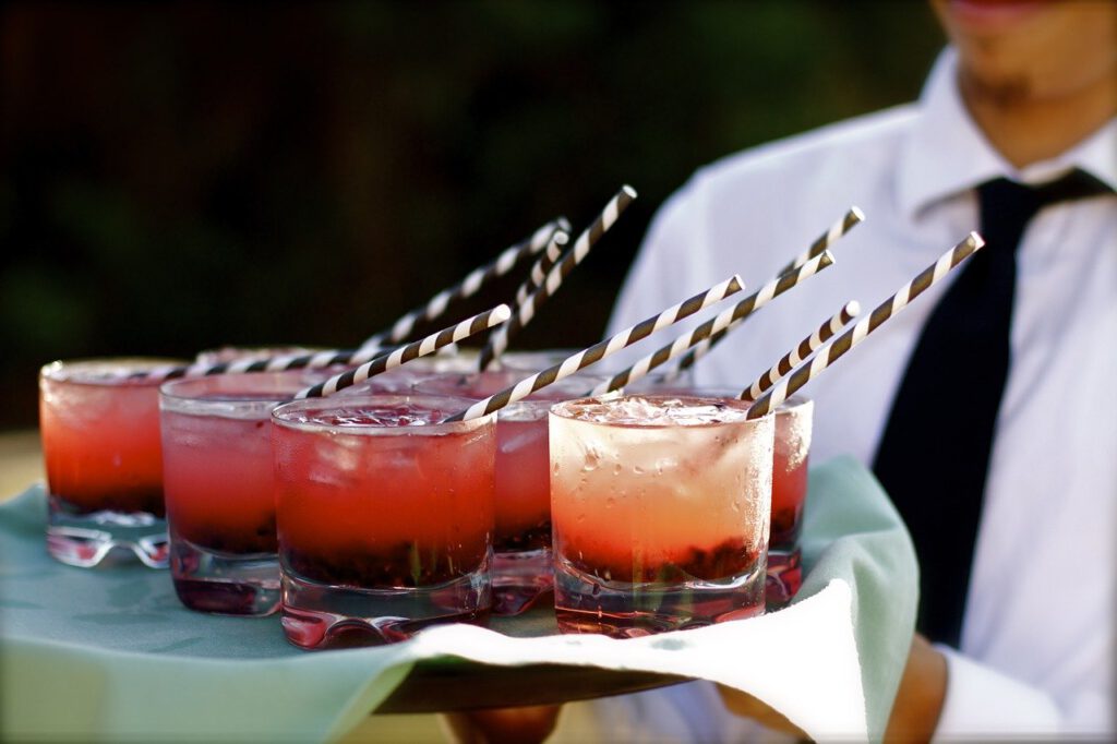 Koniec picia za pół darmo. Od 1 lipca maksymalnie 25% rabatu na alkohol! 10 cocktails 948353 1280
