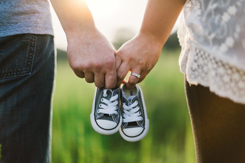Polacy w Holandii – apel do Rodaków! 11 holding hands 918990 1280