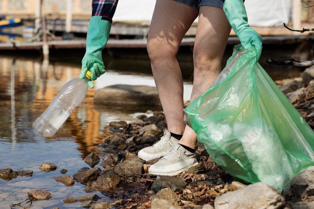 Od dzisiaj kaucja 15 centów na małe plastikowe butelki. Jednak nie ma gdzie ich zwrócić... 8 nature 4202702 1280