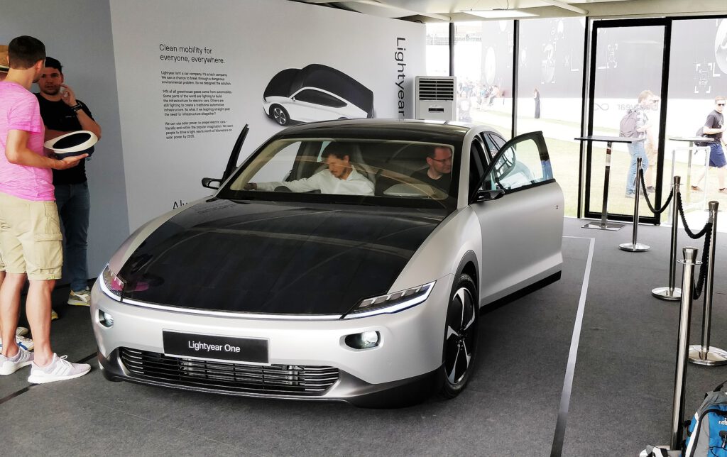 Holendrzy załatwili Tesla S - 'Lightyear' śmiga 710 km na jednym ładowaniu! 9 1920px Lightyear One at Goodwood Festival of Speed