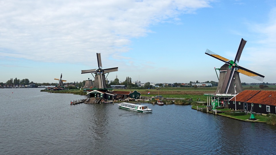 Strzelaniny i ataki nożem, czyli błogie (?) wakacje wśród atrakcji Holandii 10 zaanse schans 3773616 960 720