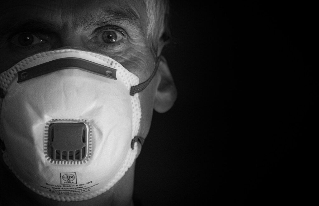 WHO ostrzega €uropę: "Bądźcie gotowi na nową pandemię!" 8 mask 4934337 1280