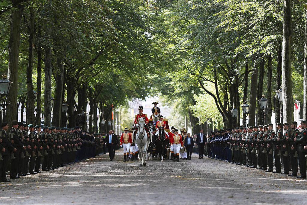 Prinsjesdag w Holandii: Roczna pensja króla wzrośnie do ponad 1 miliona €uro! 2 slider 8