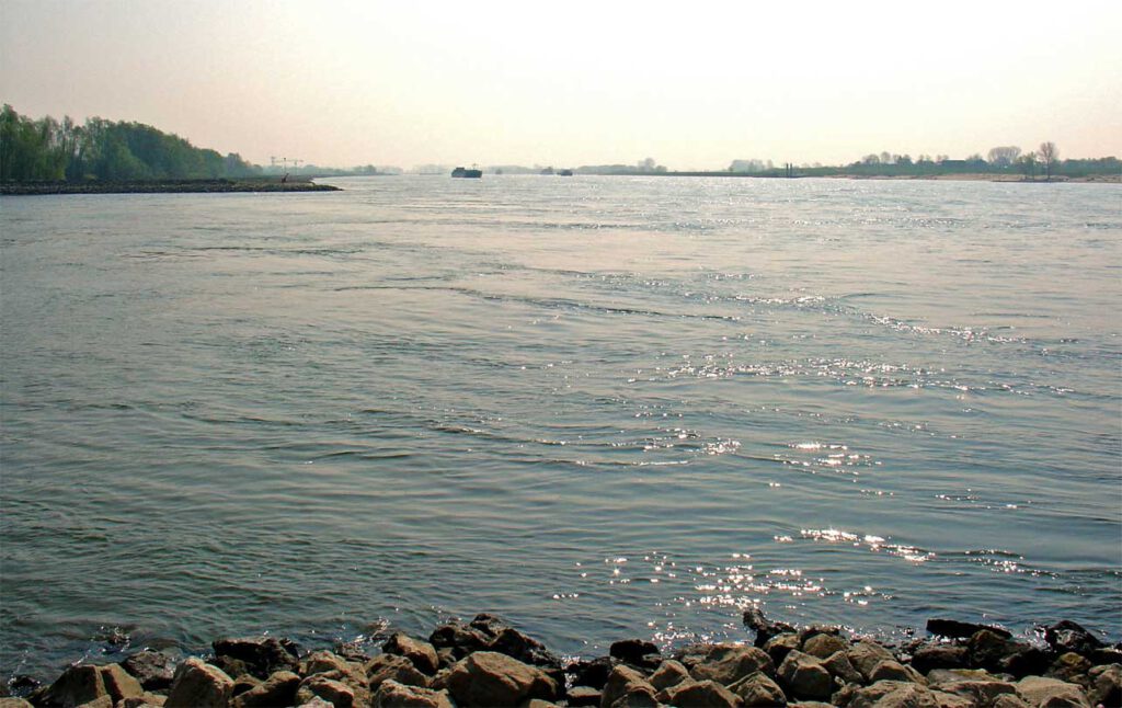 300 km dalej: Ciało ofiary niemieckich powodzi wyłowiono w... Rotterdamie! 3 Rhine Millingen Netherlands