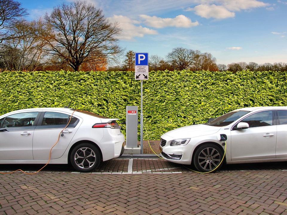 Auta elektryczne: Holandia liderem w ilości stacji ładowania w U€ 2 electric car 2783573 960 720