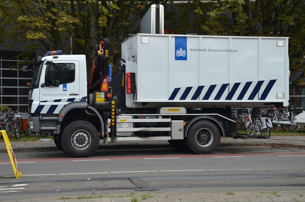 Podejrzany o ataki na 'polskie' supermarkety przyznał się do winy! 3 Nederlands Forensisch Instituut vrachtwagen