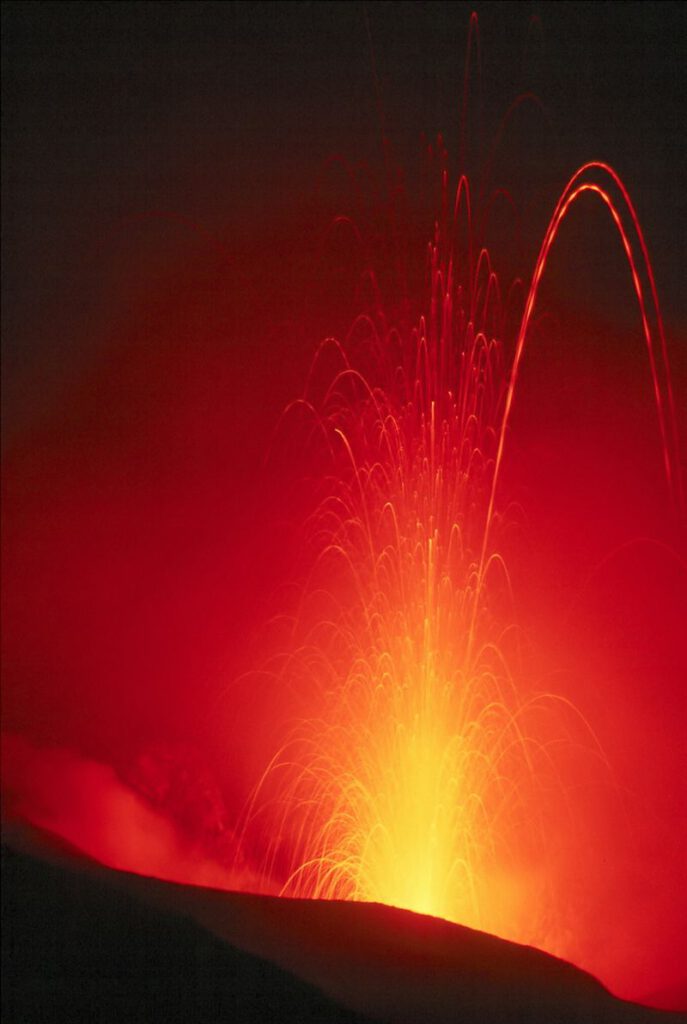 Ich przepowiednie sprawdziły się w ponad 80 procentach! Co nas czeka w tym roku? 10 Stromboli Eruption