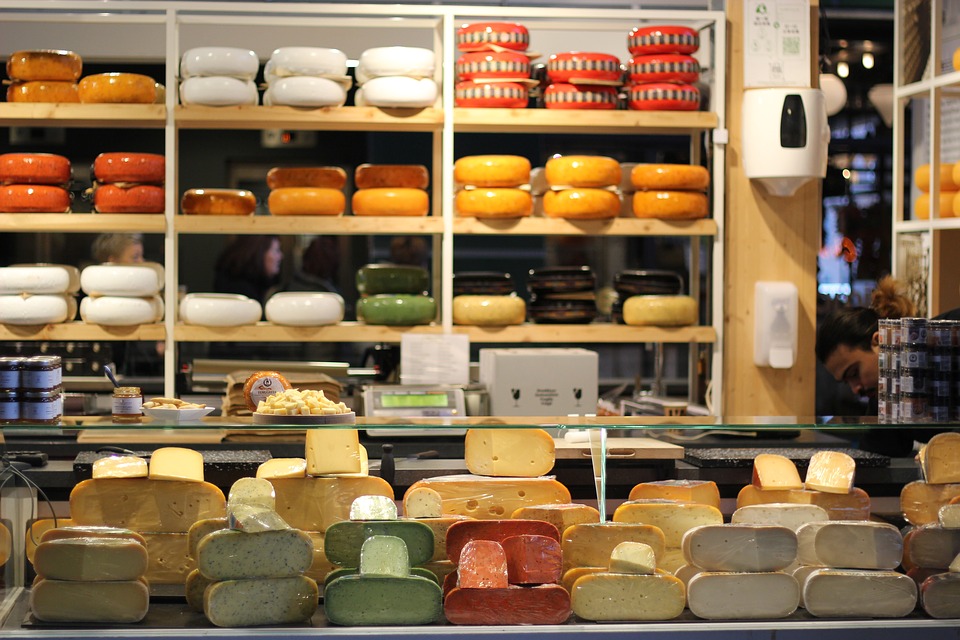 Holandia: Zorganizowany gang ukradł z farmy mlecznej... 1600 kilogramów sera 2 cheese 2696732 960 720