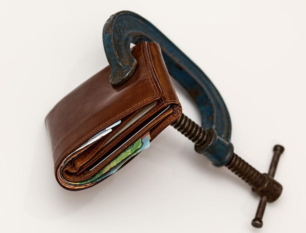 Wielka dziura w budżecie: Premier zapowiada nieunikniony wzrost podatków! 10 credit squeeze gee07ca1ed 1280