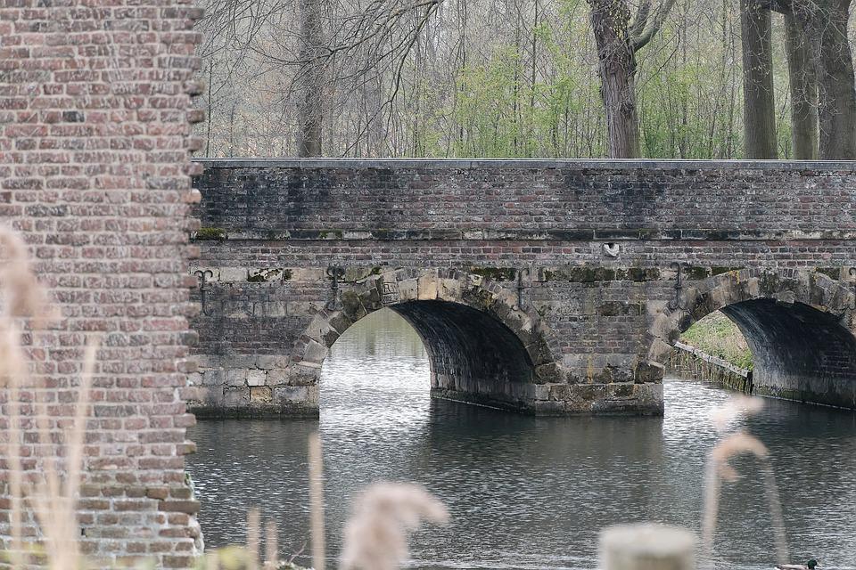 Kasteel Hoensbroek najpiękniejszym zamkiem w Holandii 10 bridge 6201469 960 720