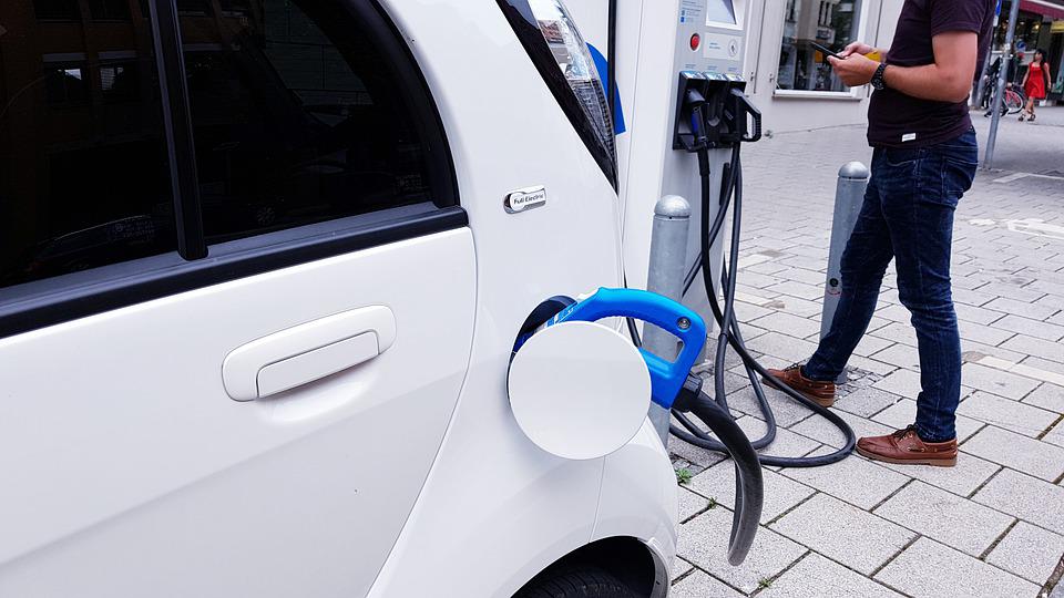 Nowy podatek: Nieważne czym - więcej jeździsz, więcej zapłacisz! 12 electric car 4276420 960 720