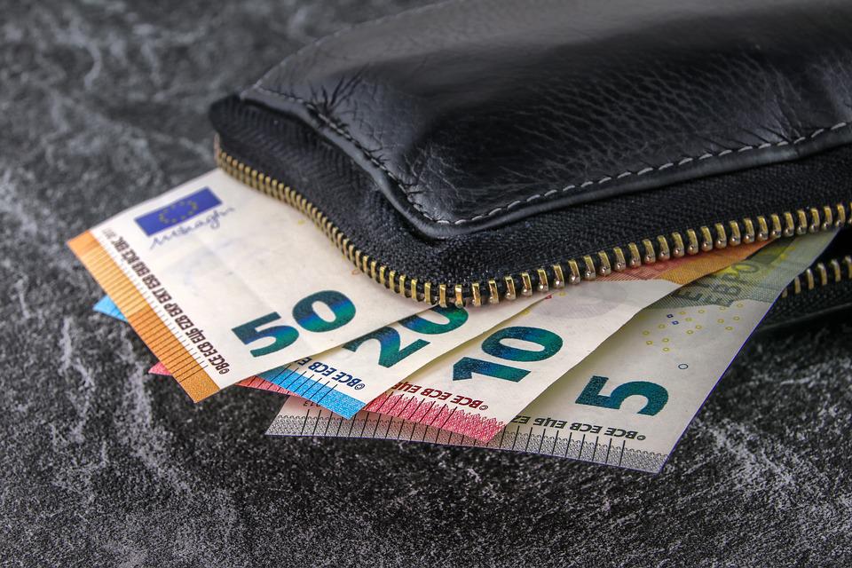 Ile zarabia przeciętny Holender? 11 money 3918183 960 720