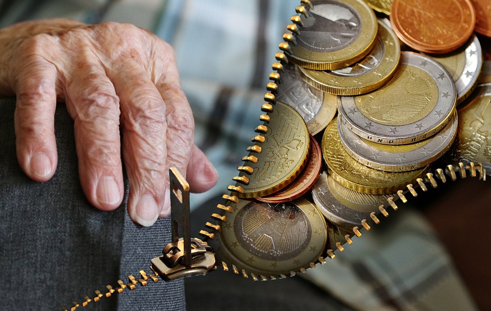 Ile zarabia przeciętny Holender? 9 old people 1555705 960 720