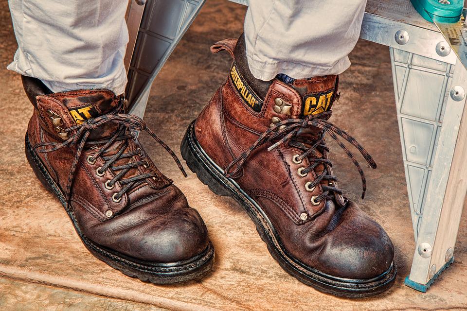 Lepiej późno niż wcale: Rusza system certyfikacji agencji pracy tymczasowej! 12 work boots 889816 960 720