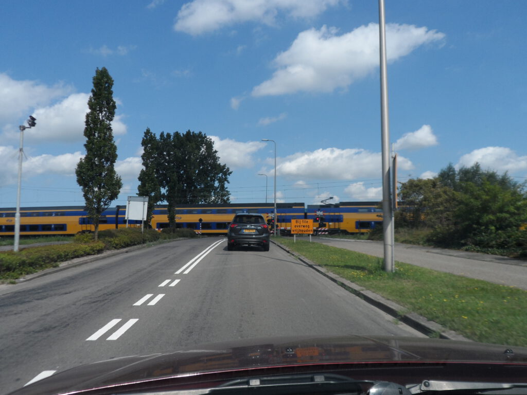 Prawie żadnych pociągów w całym kraju! 8 SAM 0868