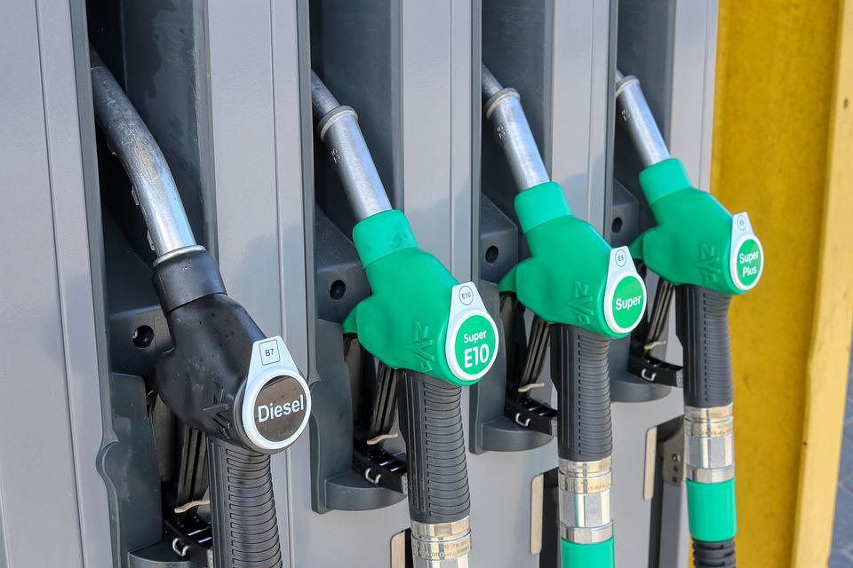 Tego jeszcze nie grali: W Holandii zaroiło się od Niemców! 9 petrol stations 4978824 960 720