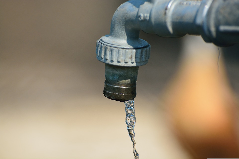 Skandaliczne marnotrawstwo: Aż 98% WODY PITNEJ codziennie trafia do ścieków! 10 water 3524534 960 720