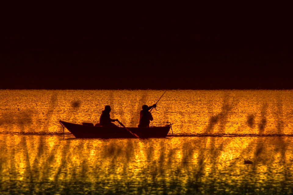 Kilometry nielegalnych sieci skonfiskowanych na Markermeer 11 fishing boat 3705910 960 720