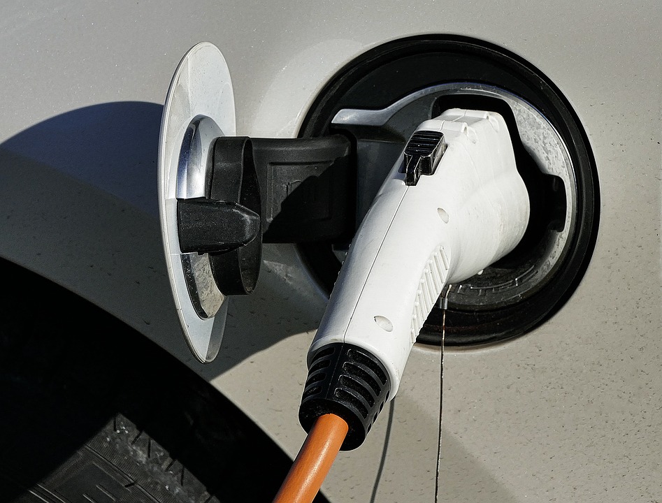 Coraz więcej elektrycznych dostawczaków na drogach 8 electric car 2862381 960 720