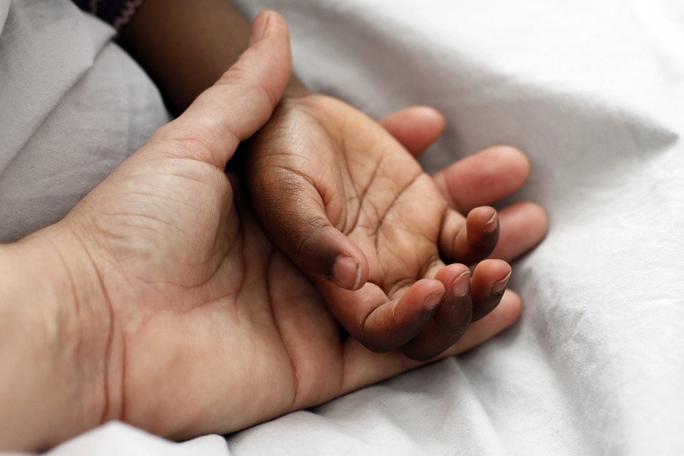 Holendrzy mogą adoptować dzieci tylko z 6 krajów 10 hands 4975341 960 720