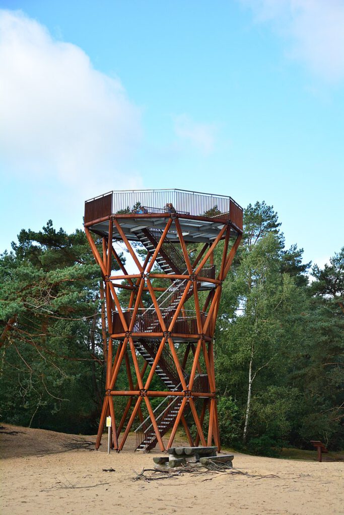Czy to naprawdę Holandia? (3/5) 12 800px Uitkijktoren Kootwijkerzand 14 09 2017 1