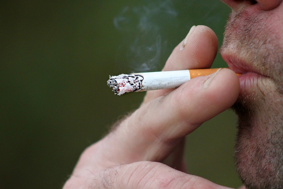 Postanowienia noworoczne `2023: Wspomagane rzucanie palenia (w NL) 10 smoking 397599 960 720