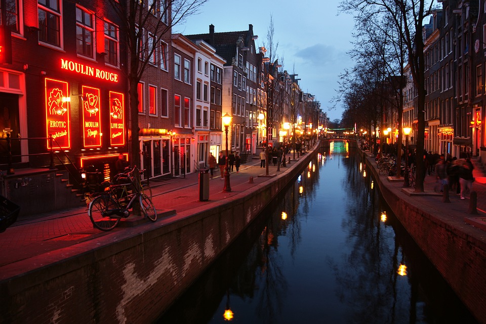 Amsterdam: Zakaz palenia marihuany i inne obostrzenia w De Wallen 9 red light district 3292225 960 720