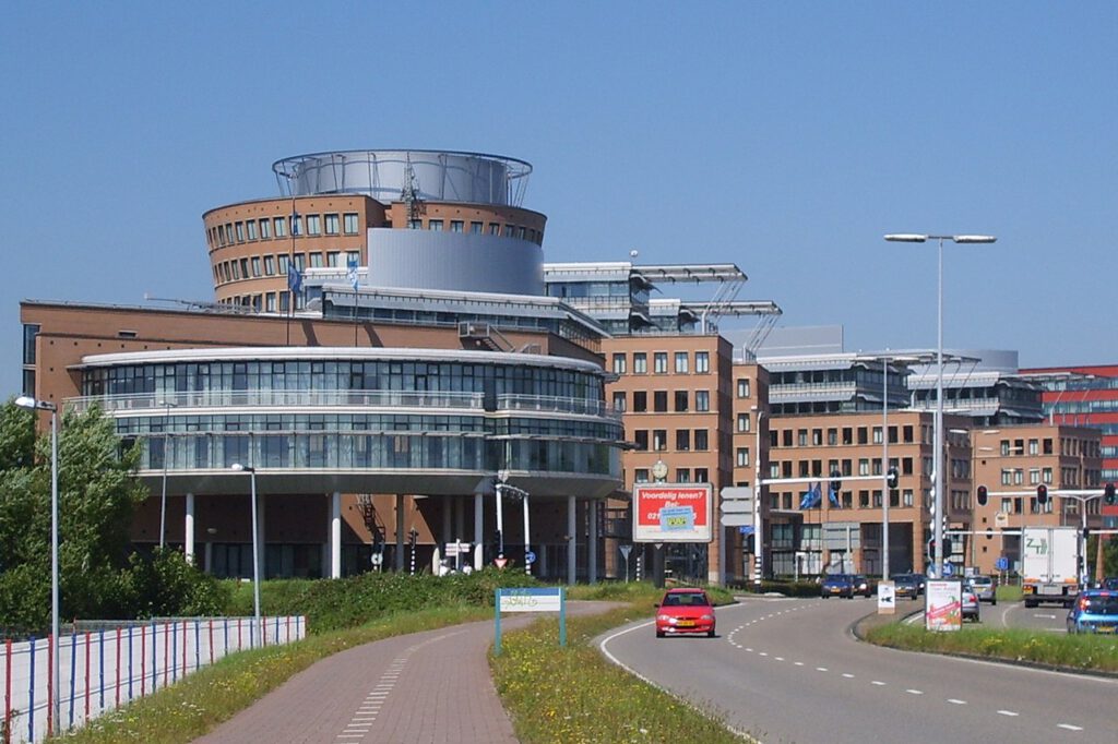 Puste półki w Albert Heijn? Pracownicy centrów dystrybucyjnych strajkują o wyższe płace! 8 Albert Heijn Headquarters by Niels Kim