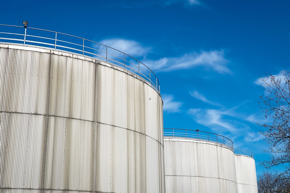PILNE! Tankowanie w NL zdrożeje o 32,5 centa za litr E5 - i to dopiero początek atrakcji! 9 gasoline tanks 2205258 960 720